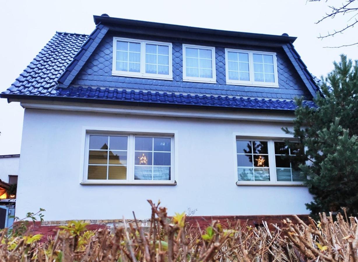 Ferienhaus Blaue Blume mit 11 kW Ladestation, Kamin, Terrasse, eingezäuntem Garten, WLAN, Netflix, Hunde willkommen! Güntersberge Exterior foto